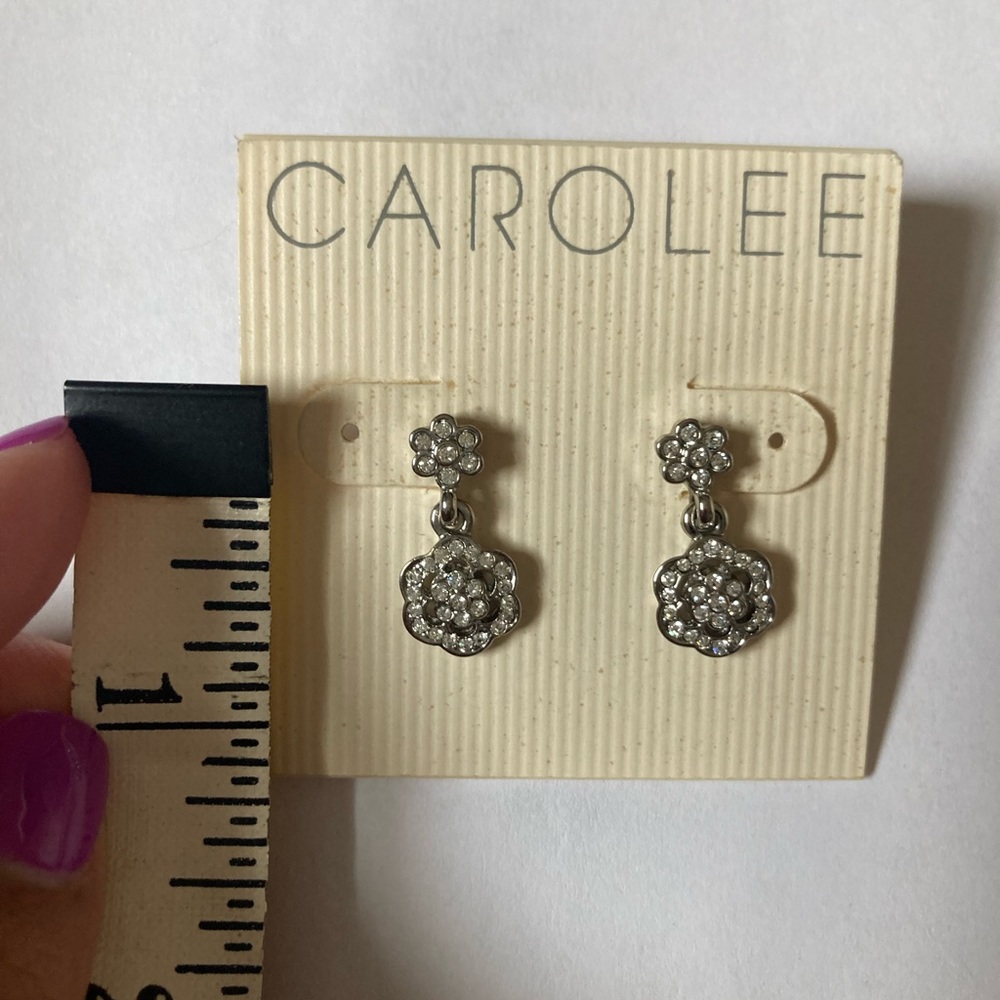 Carolee floral motif earrings - Picture 2 of 3